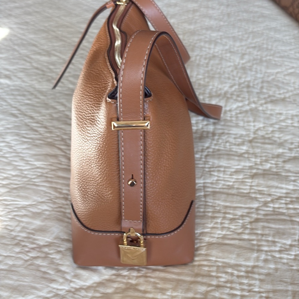 Michael Kors crossbody bag. - Picture 4 of 10